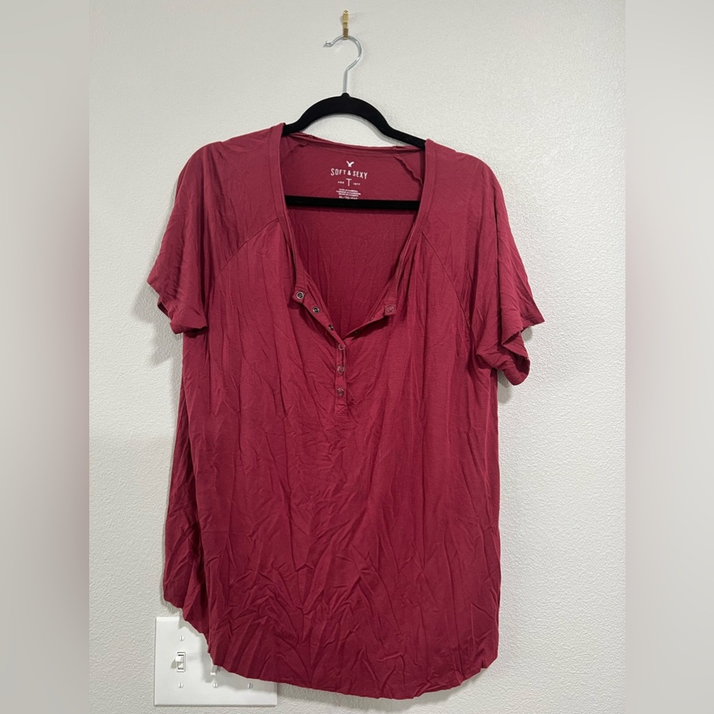 American Eagle Outfitters Red Short Sleeve Tee